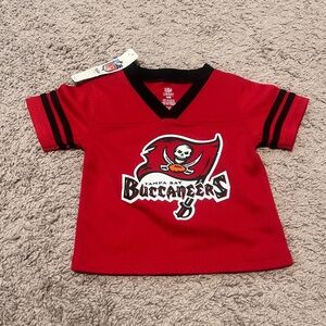 Toddler Outerstuff Red/Pewter Tampa Bay Buccaneers Red Zone V-Neck T-Shirt